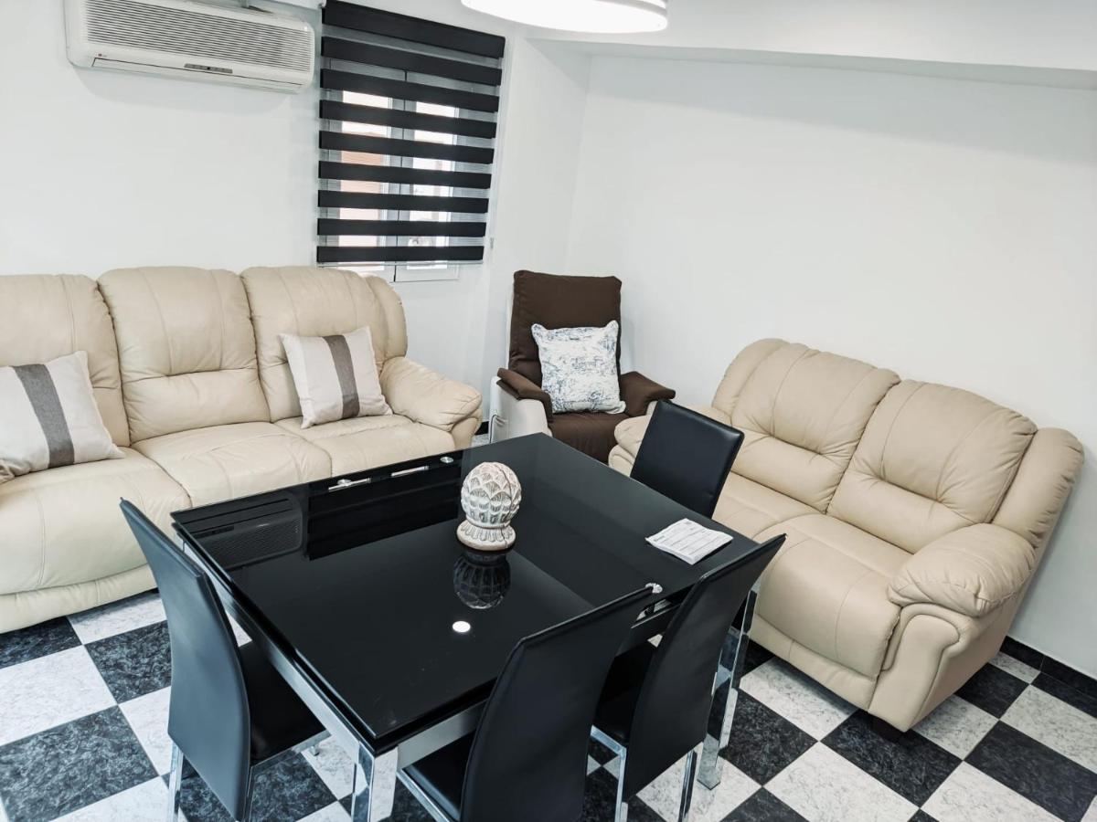 Vivienda Turistica Salazar Apartment Granada Exterior photo